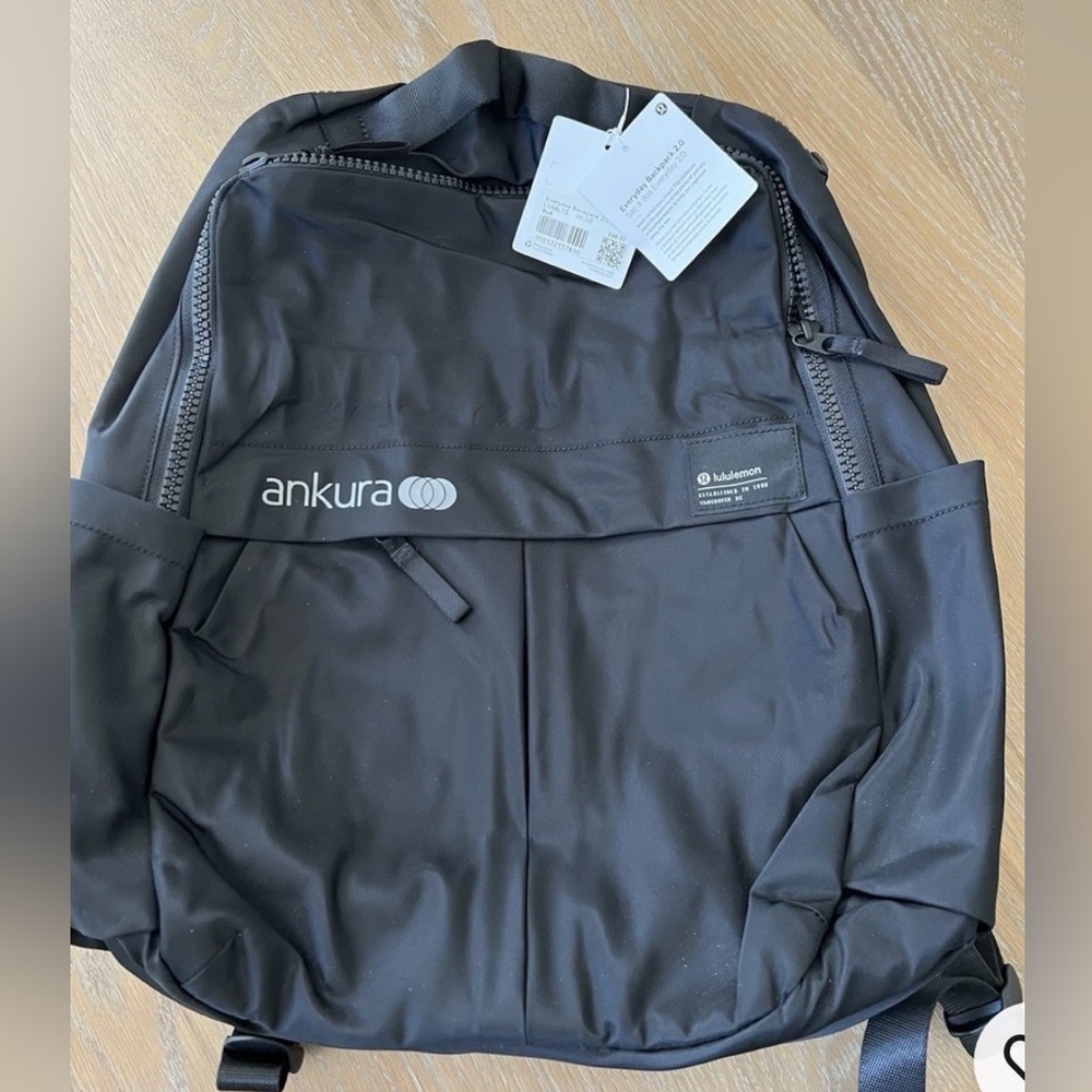 lululemon|Everyday Backpack 2.0 (has a company logo on front)